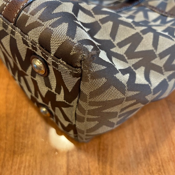 Designer Brown Patterned women’s handbag - Picture 10 of 11